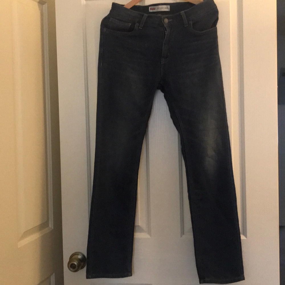 Levi’s knot jeans